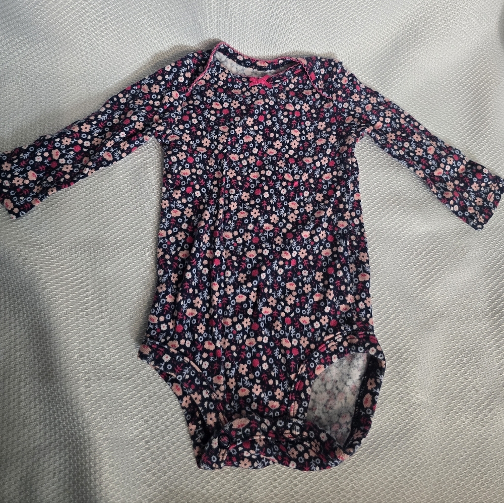 🚨3/30% OFF🚨 Carter's Long Sleeve Onesie